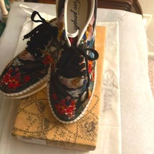 Free People flowered Sneaker size 38